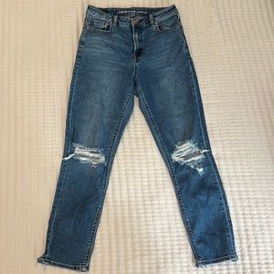 AMERICAN EAGLE OUTFITTERS High rise Mom Jean